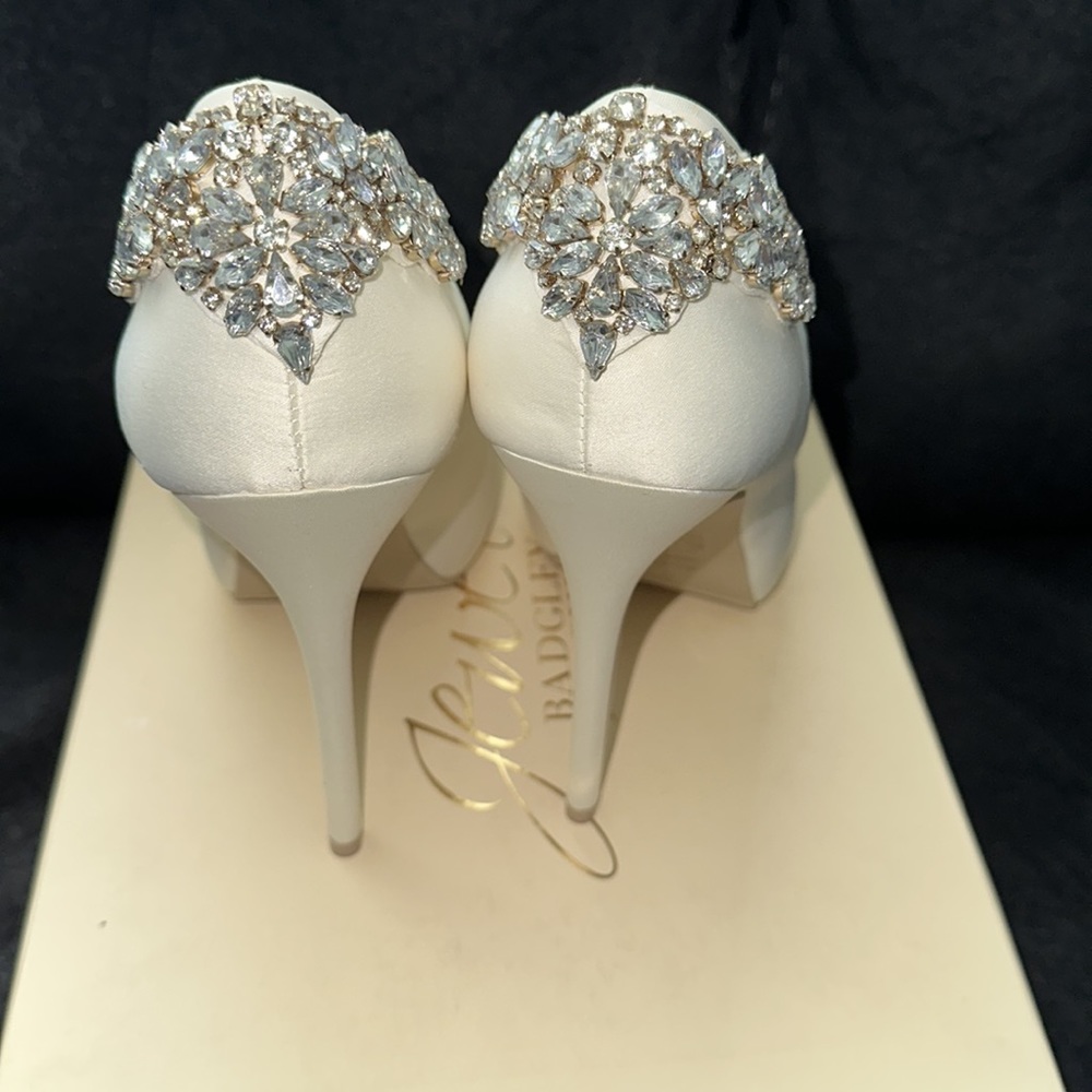 badgley mischka ivory